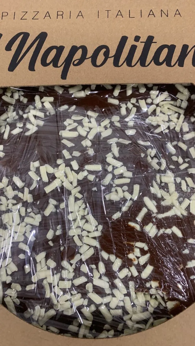 Pizza doce de chocolate meio amargo e branco