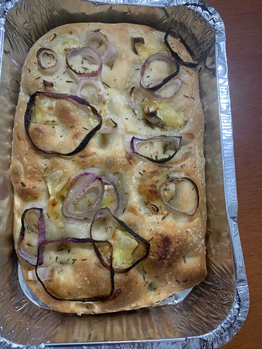 Focaccia tomates cereja e gorgonzola