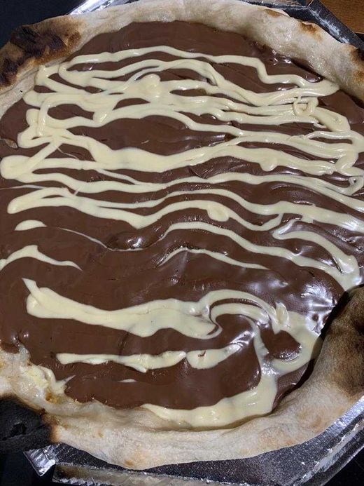 Pizza de Chocolate ao leite e branco 35cm.